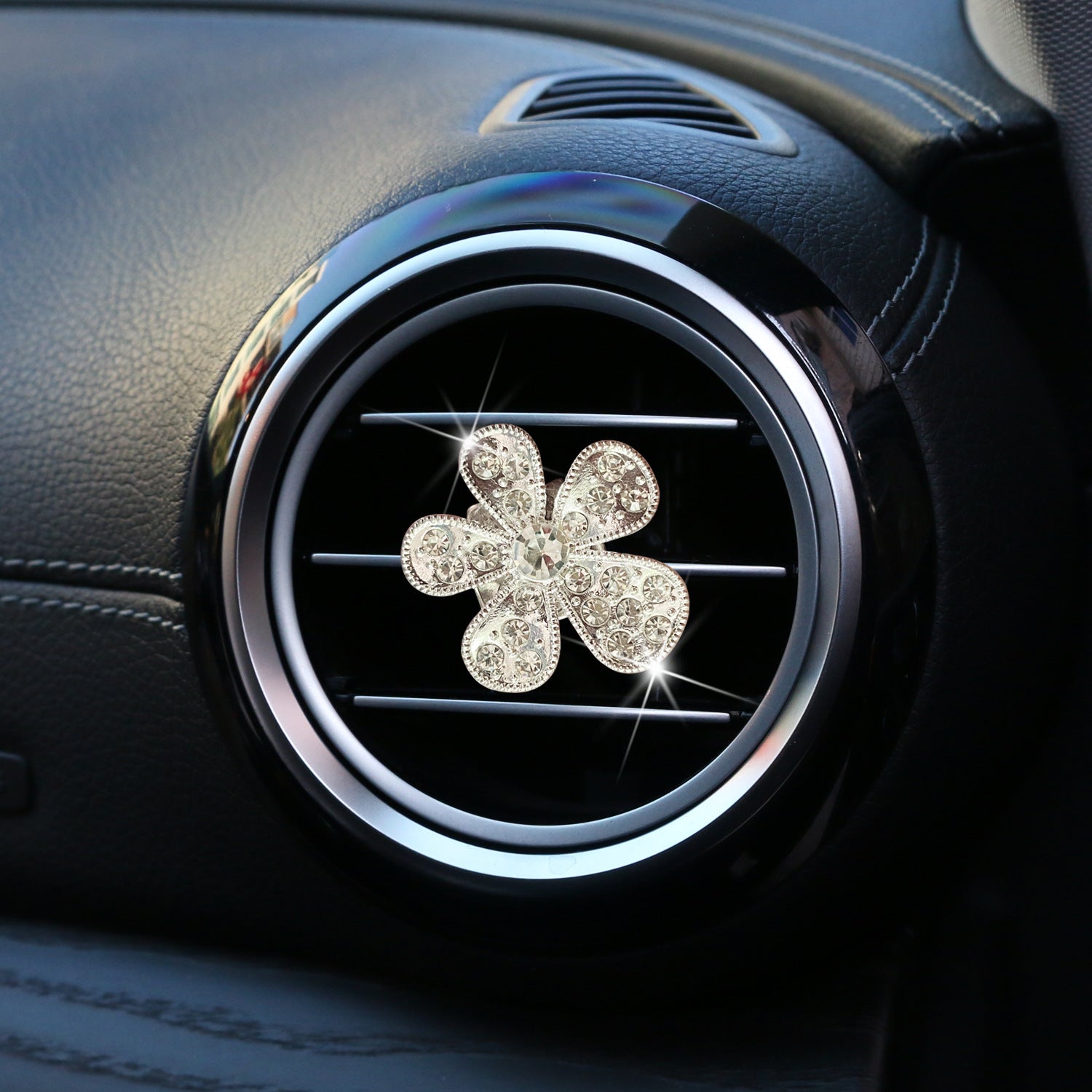 Wholesale rhinestone five-petal flower car decoration clip car air conditioning outlet exquisite diamond crystal supplies ornaments